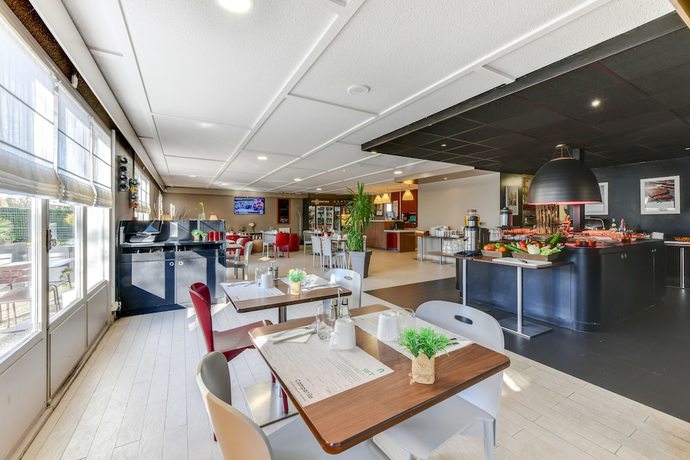 Imagen del bar/restaurante del Hotel Campanile Cergy Pontoise. Foto 5