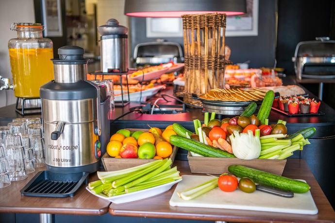 Imagen del bar/restaurante del Hotel Campanile Cergy Pontoise. Foto 7