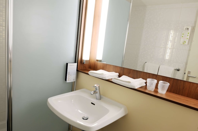 Imagen de la habitación del Hotel Campanile Château Thierry. Foto 16