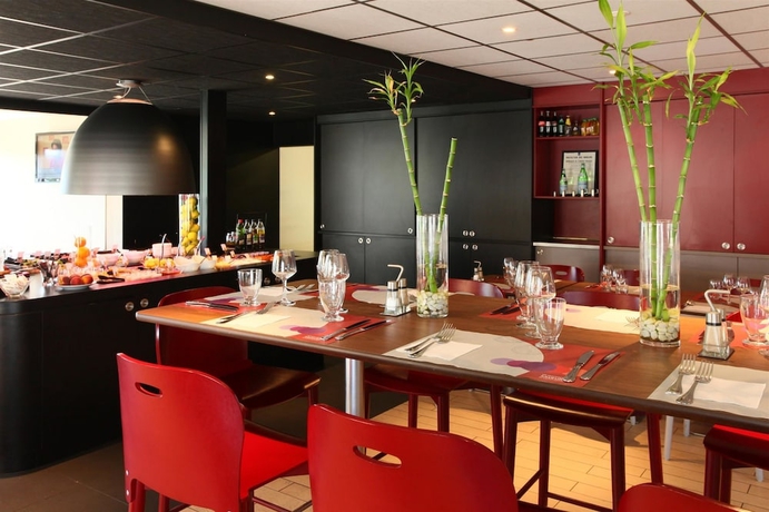 Imagen del bar/restaurante del Hotel Campanile Chambray Les Tours. Foto 5