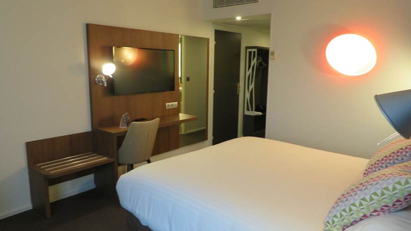 Imagen de la habitación del Hotel Campanile Chartres Centre - Gare - Cathédrale. Foto 4