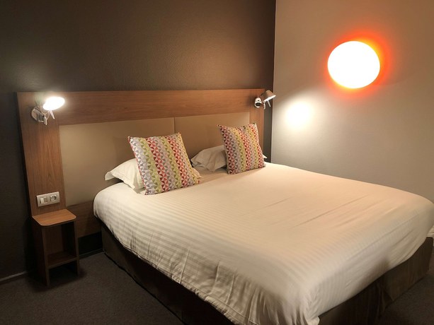 Imagen de la habitación del Hotel Campanile Chartres Centre - Gare - Cathédrale. Foto 14