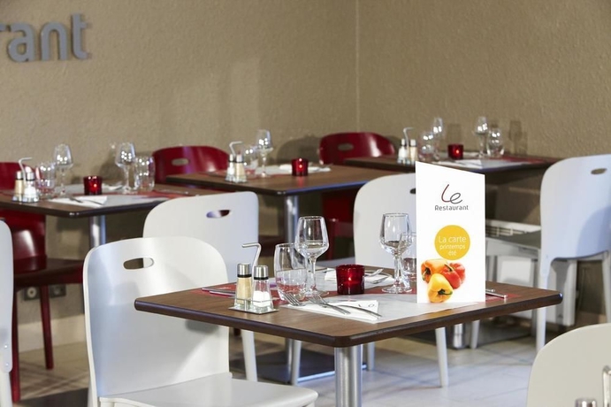 Imagen del bar/restaurante del Hotel Campanile Deauville St Arnoult. Foto 8