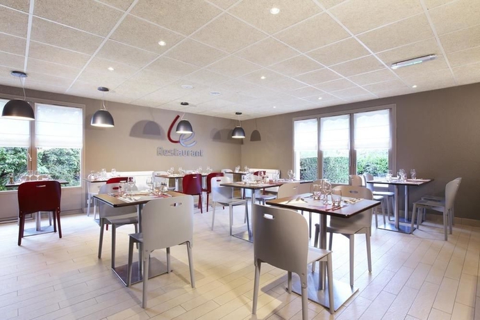 Imagen del bar/restaurante del Hotel Campanile Deauville St Arnoult. Foto 9