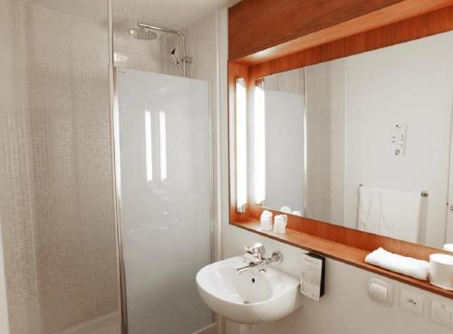 Imagen de la habitación del Hotel Campanile Deauville St Arnoult. Foto 18