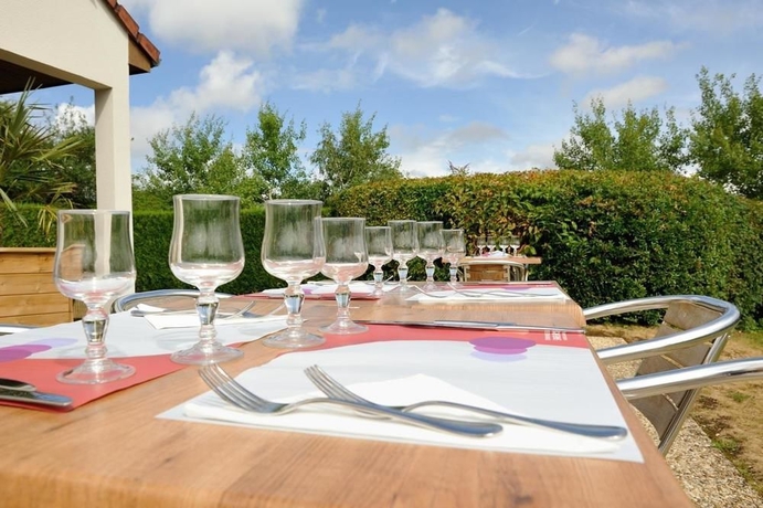 Imagen del bar/restaurante del Hotel Campanile Dole. Foto 7