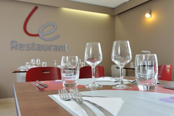 Imagen del bar/restaurante del Hotel Campanile Dole. Foto 9