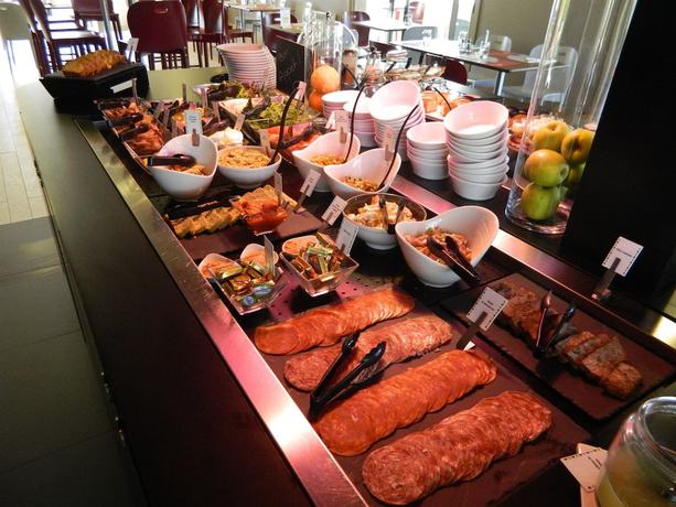 Imagen del bar/restaurante del Hotel Campanile Epernay Dizy. Foto 9