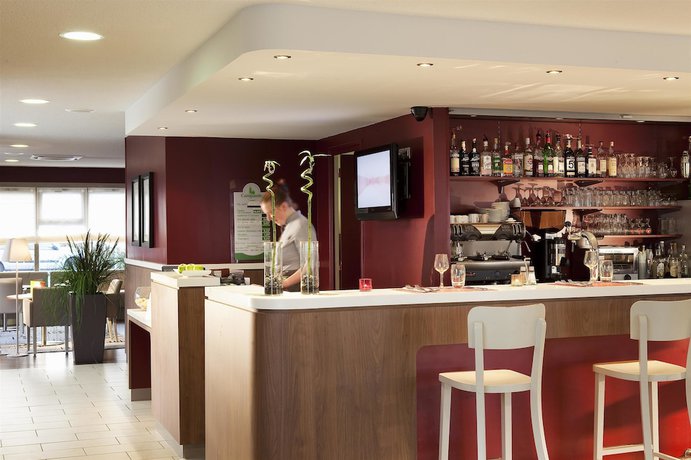 Imagen de los interiores del Hotel Campanile Epone. Foto 20