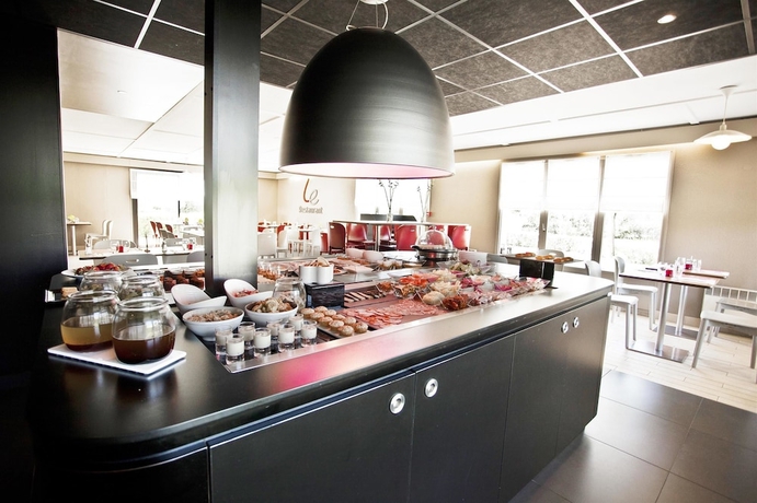 Imagen del bar/restaurante del Hotel Campanile Evry Est - Saint-germain Les Corbeil. Foto 4