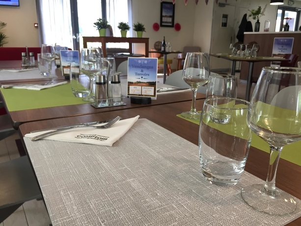 Imagen del bar/restaurante del Hotel Campanile Evry Est - Saint-germain Les Corbeil. Foto 6