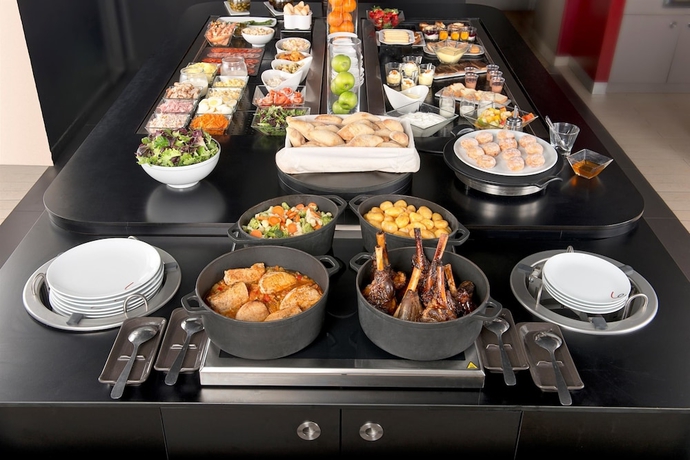 Imagen del bar/restaurante del Hotel Campanile Evry Est - Saint-germain Les Corbeil. Foto 9