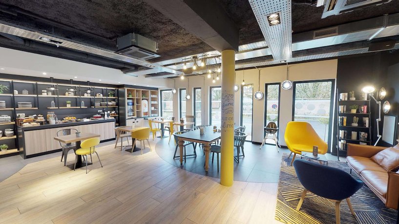 Imagen del bar/restaurante del Hotel Campanile Fontainebleau. Foto 3