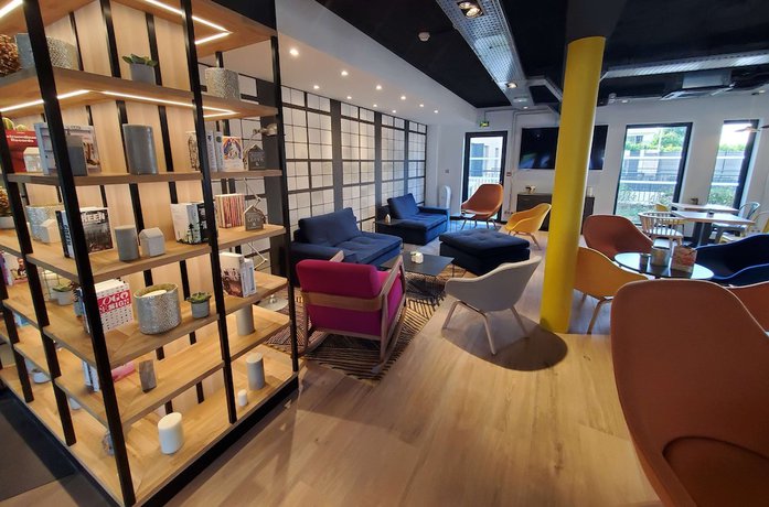 Imagen del bar/restaurante del Hotel Campanile Fontainebleau. Foto 7