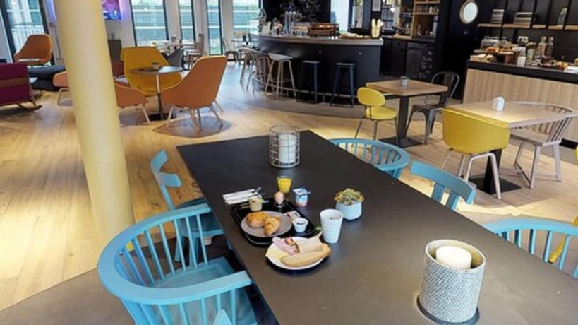 Imagen del bar/restaurante del Hotel Campanile Fontainebleau. Foto 8