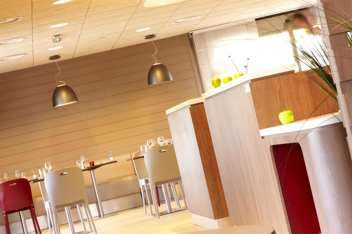 Imagen del bar/restaurante del Hotel Campanile Gueret. Foto 4