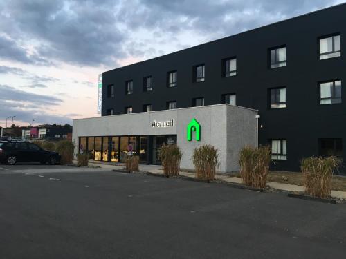 Imagen general del Hotel Campanile Laval Nord. Foto 2