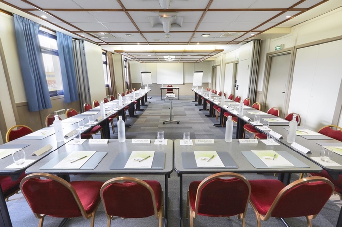 Imagen de los interiores del Hotel Campanile Le Blanc Mesnil. Foto 12