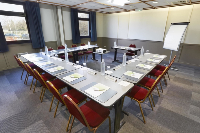 Imagen de los interiores del Hotel Campanile Le Blanc Mesnil. Foto 13