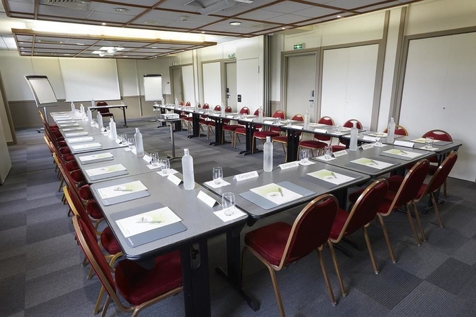 Imagen de los interiores del Hotel Campanile Le Blanc Mesnil. Foto 14