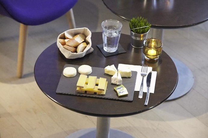 Imagen del bar/restaurante del Hotel Campanile Le Blanc Mesnil. Foto 5