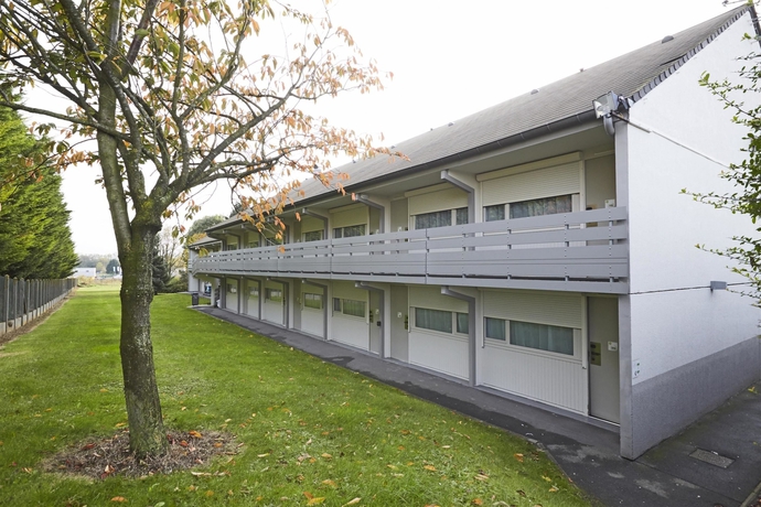 Imagen de los exteriores del Hotel Campanile Lens. Foto 14