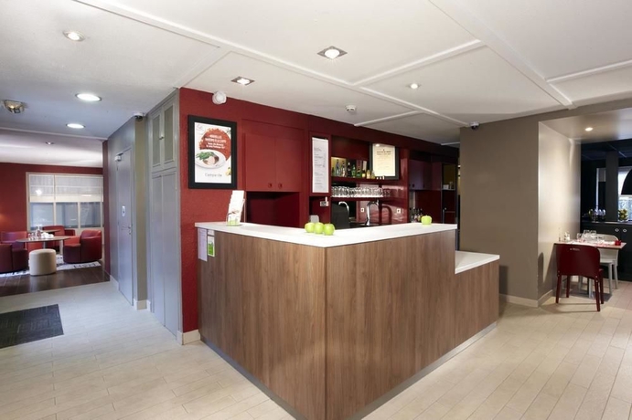 Imagen del bar/restaurante del Hotel Campanile Les Ulis. Foto 3