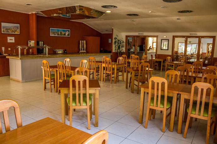 Imagen del bar/restaurante del Hotel Campanile Lisbon South - Setubal. Foto 2