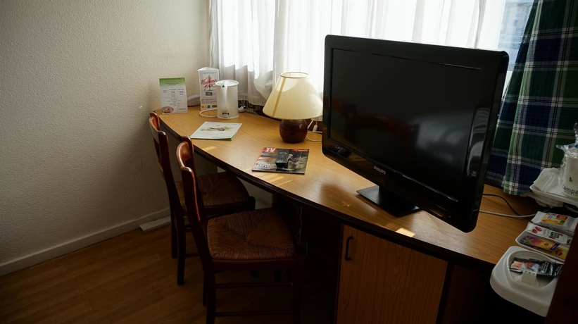 Imagen de la habitación del Hotel Campanile Lourdes. Foto 9
