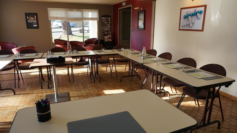 Imagen de los interiores del Hotel Campanile Lourdes. Foto 16