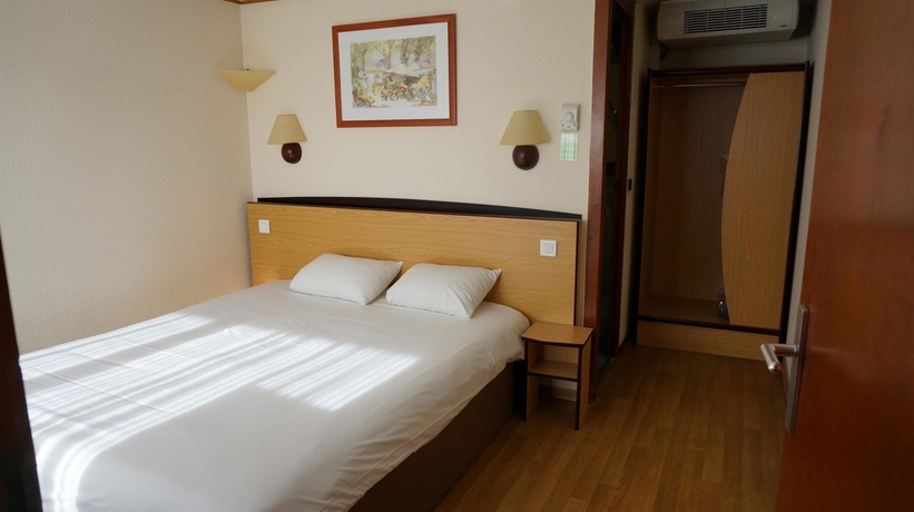 Imagen de la habitación del Hotel Campanile Lourdes. Foto 12