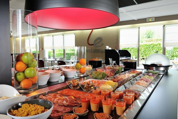 Imagen del bar/restaurante del Hotel Campanile Lyon Nord - Dardilly. Foto 9