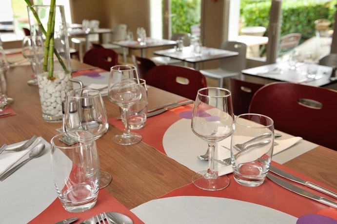 Imagen del bar/restaurante del Hotel Campanile Lyon Nord - Dardilly. Foto 11