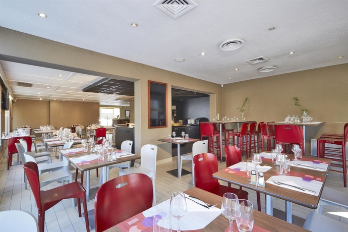 Imagen del bar/restaurante del Hotel Campanile Lyon Nord - Ecully. Foto 3