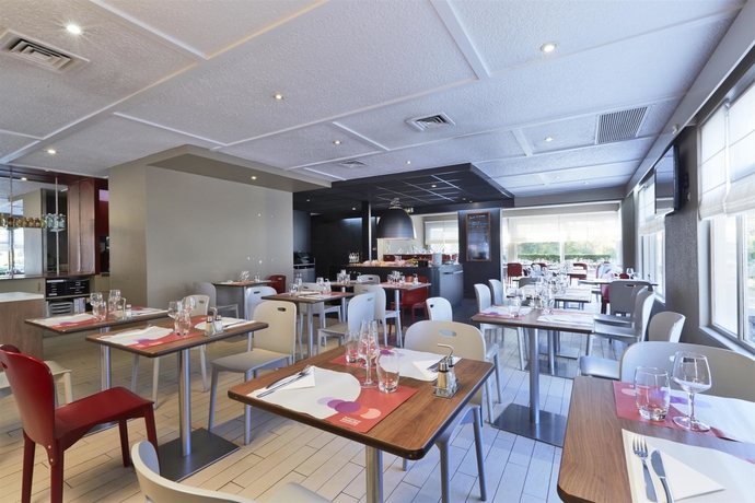 Imagen del bar/restaurante del Hotel Campanile Lyon Nord - Ecully. Foto 5