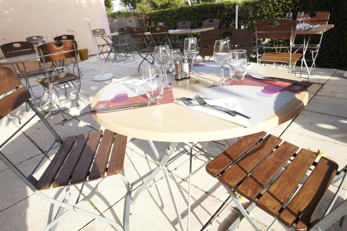 Imagen del bar/restaurante del Hotel Campanile Manosque. Foto 4