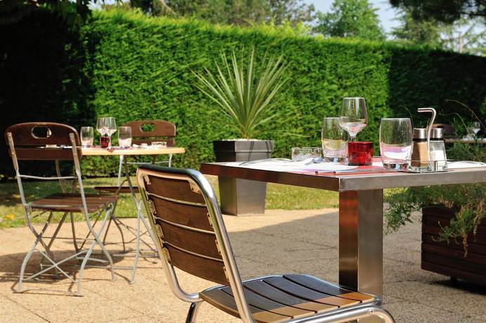 Imagen del bar/restaurante del Hotel Campanile Marmande. Foto 4