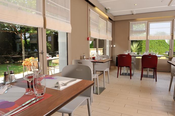 Imagen del bar/restaurante del Hotel Campanile Marmande. Foto 5