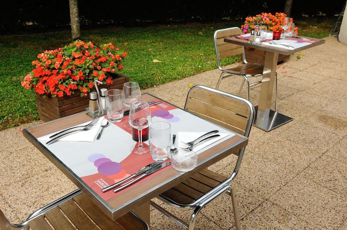 Imagen del bar/restaurante del Hotel Campanile Marmande. Foto 7