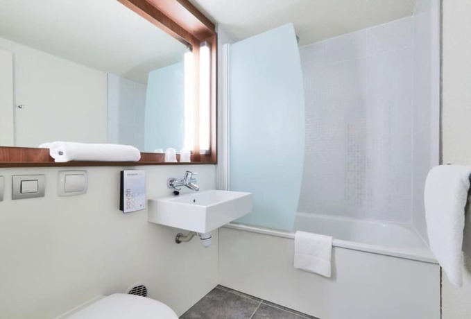 Imagen de la habitación del Hotel Campanile Marseille St Antoine. Foto 17