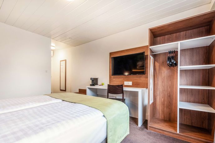 Imagen de la habitación del Hotel Campanile Martigny. Foto 10