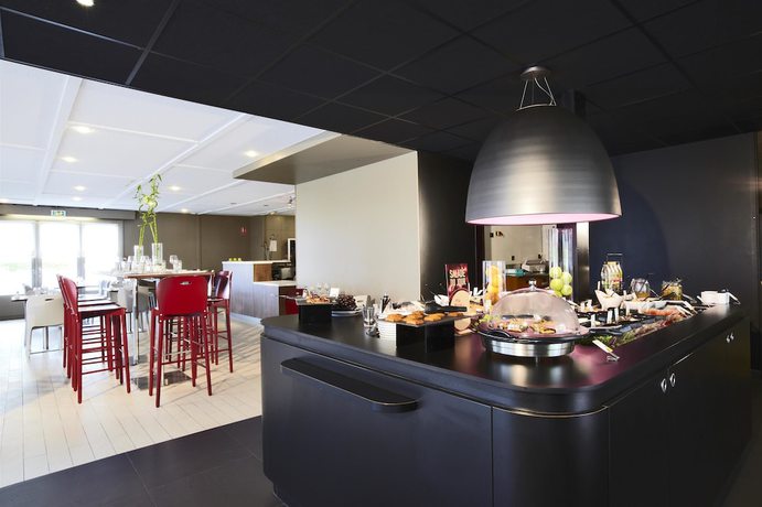 Imagen del bar/restaurante del Hotel Campanile Maubeuge. Foto 4