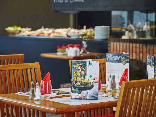 Imagen del bar/restaurante del Hotel Campanile Melun Sénart - Vert Saint Denis. Foto 8