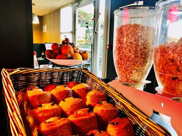 Imagen del bar/restaurante del Hotel Campanile - Montpellier Le Millenaire. Foto 3