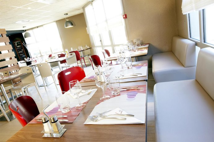 Imagen del bar/restaurante del Hotel Campanile - Montpellier Le Millenaire. Foto 7