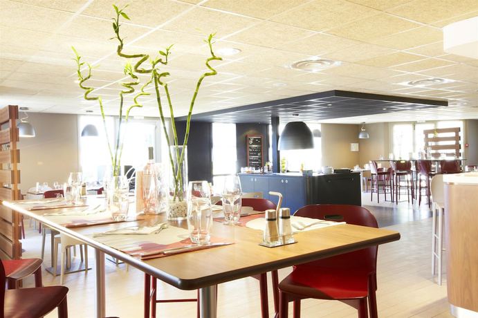 Imagen del bar/restaurante del Hotel Campanile - Montpellier Le Millenaire. Foto 8