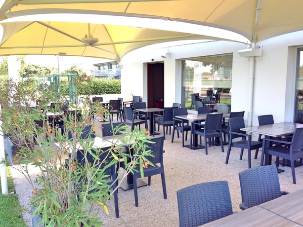 Imagen del bar/restaurante del Hotel Campanile NATURE - Bollene. Foto 4