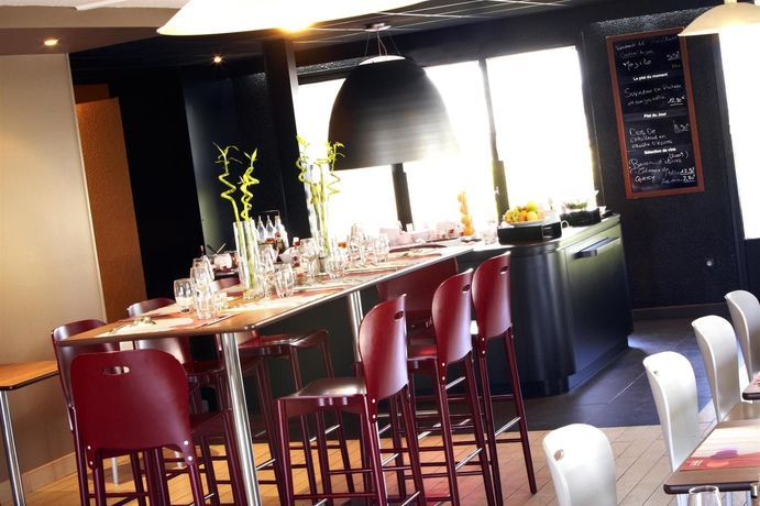 Imagen del bar/restaurante del Hotel Campanile NATURE - Bordeaux Ouest Le Bouscat. Foto 5