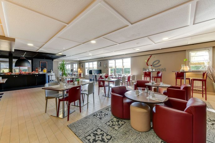 Imagen del bar/restaurante del Hotel Campanile NATURE - Cergy Pontoise. Foto 4
