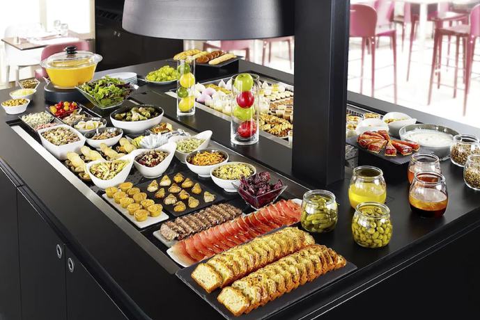 Imagen del bar/restaurante del Hotel Campanile NATURE - Cergy Pontoise. Foto 8